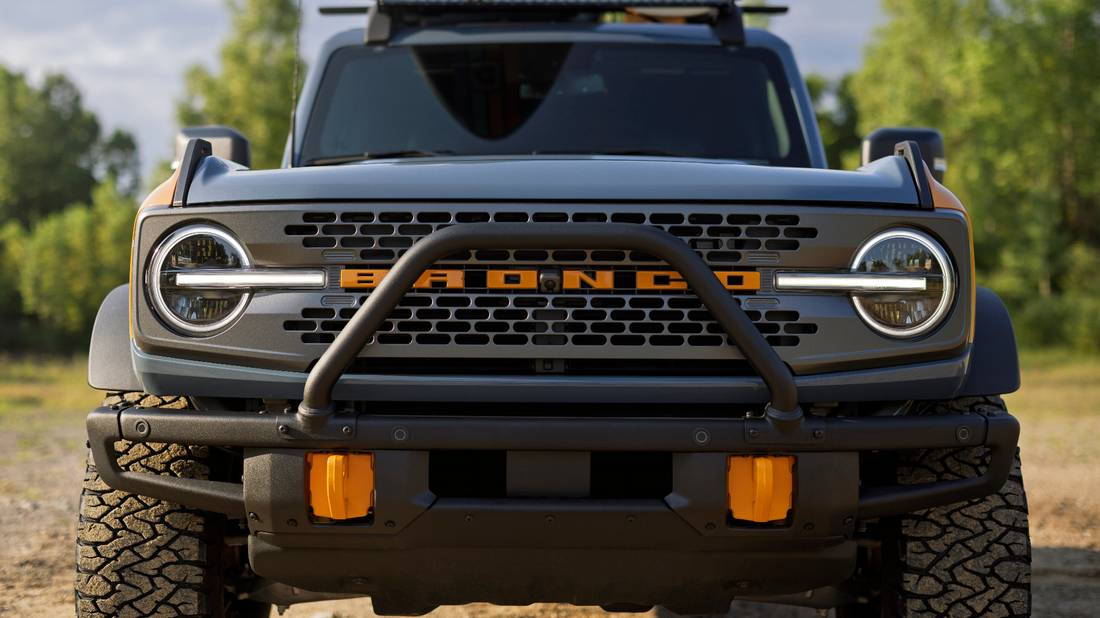 Ford Bronco Silver Lake Dunes Concept front