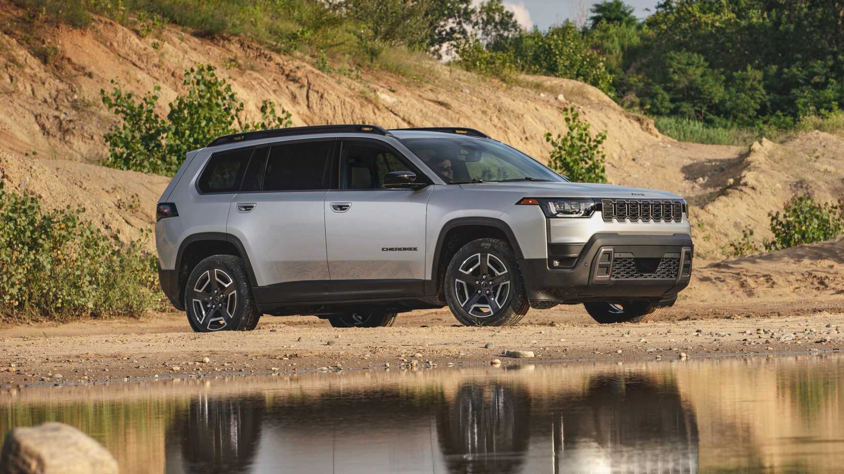 cropped-jp026_020ch 2026 Jeep Cherokee front three-quarter
