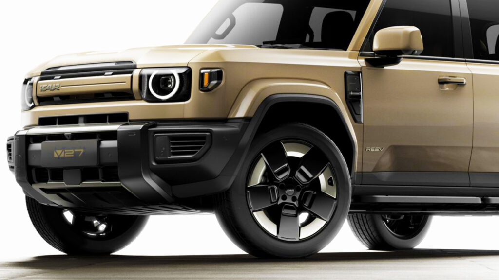 iCar Couldn’t Decide Between Defender And Land Cruiser, So It Went With Both