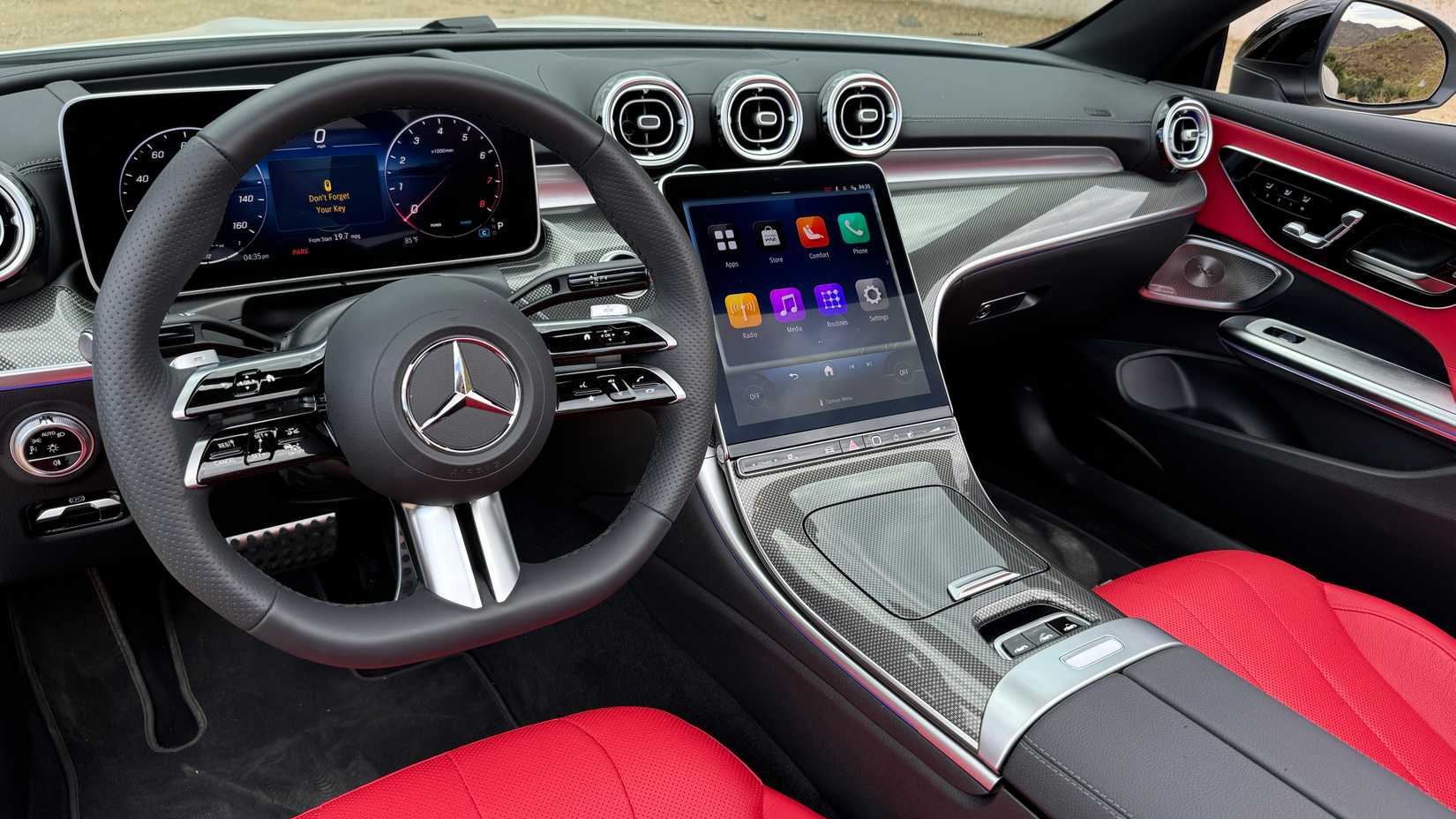 2024 Mercedes-Benz CLE Cabriolet dashboard