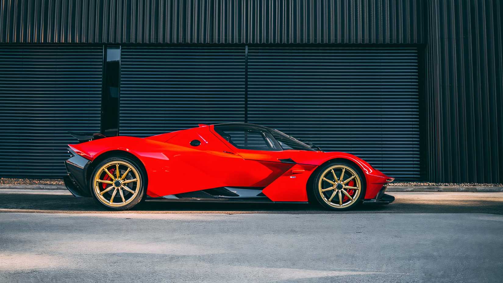 KTM X-Bow GT-XR Rosso Corsa side