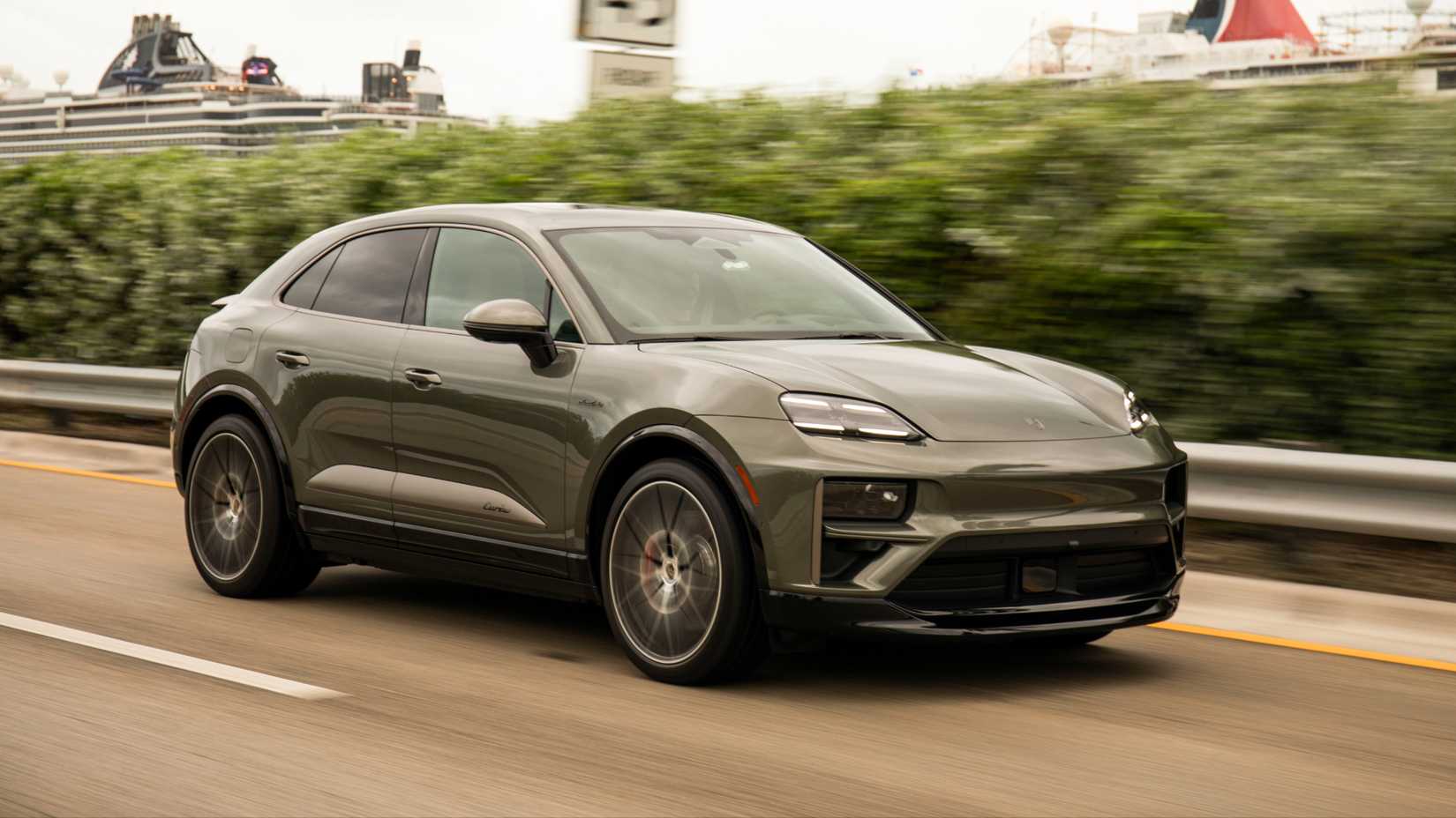 pla25_0123_fine-1 2026 Porsche Macan Electric driving