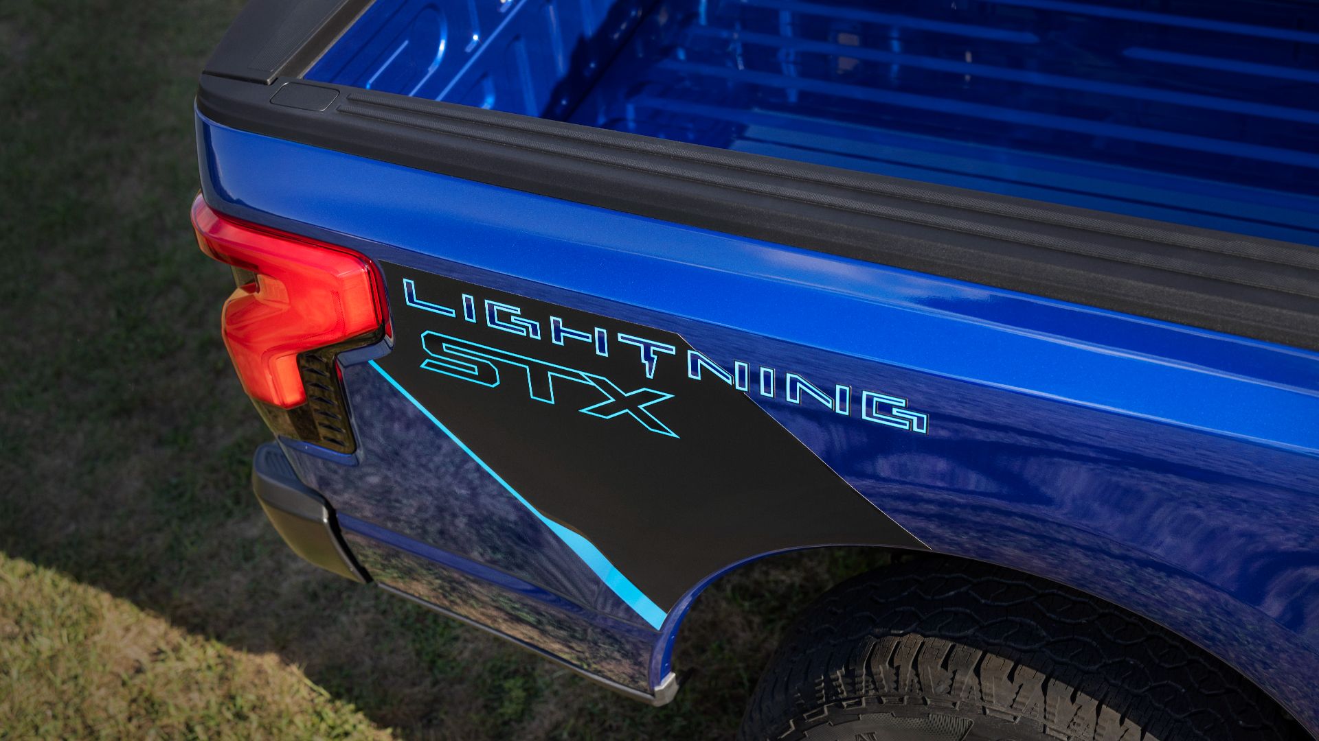 2026-f-150-lightning-stx-18-rear-bedside-graphic