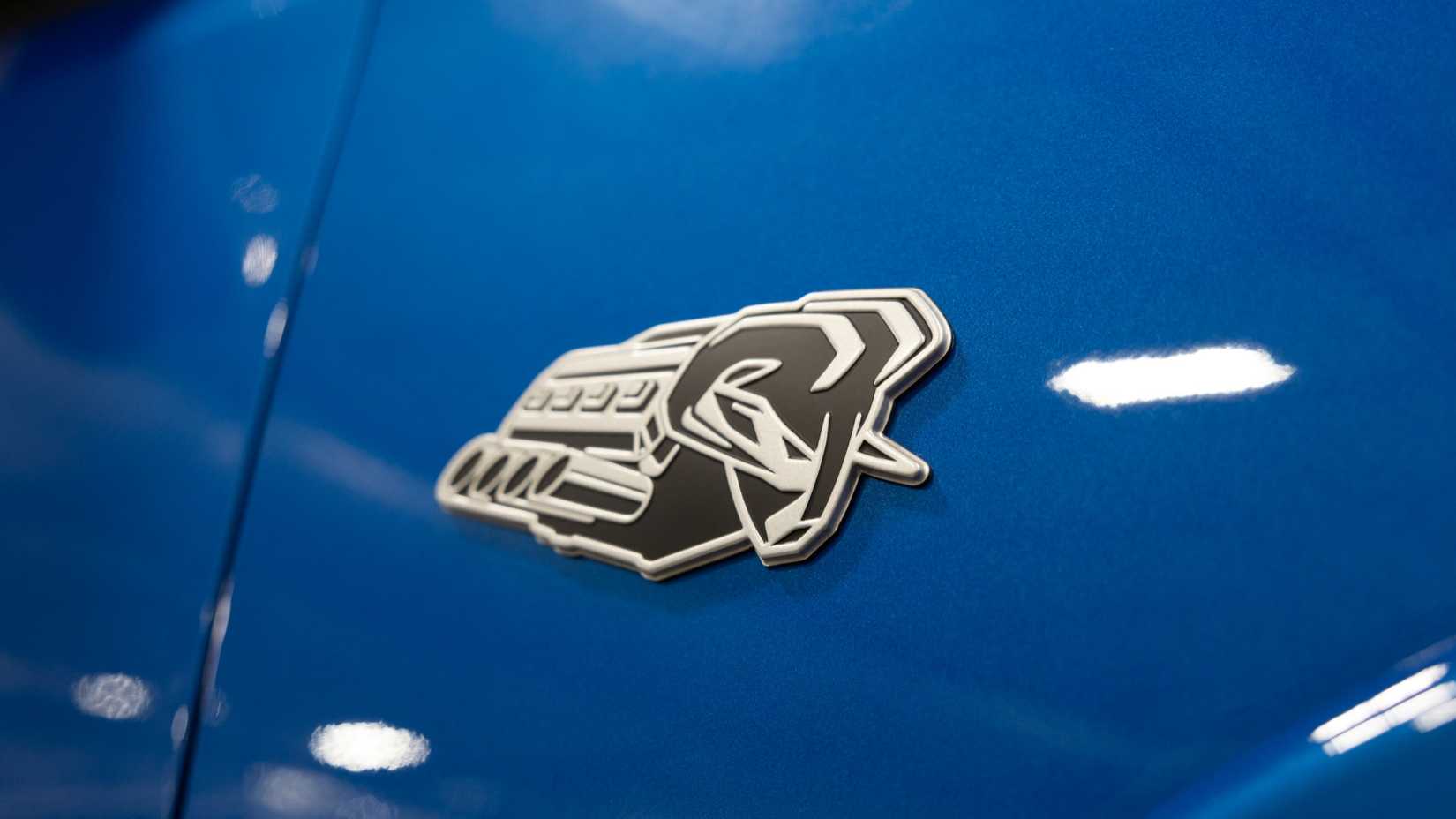 2026 Ram 1500 5.7L Hemi V8 fender badge