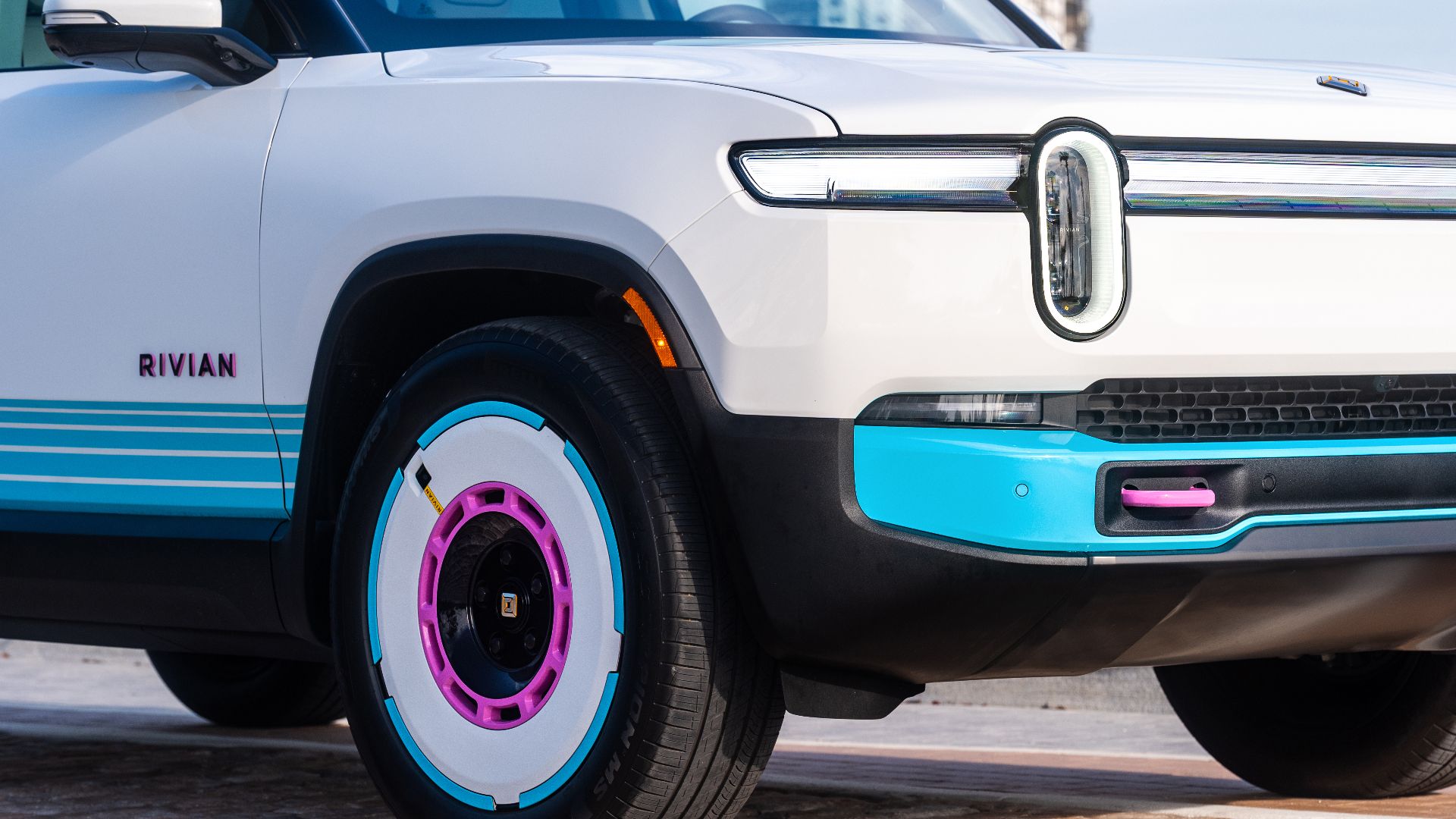 2026 Rivian R1S Miami close up