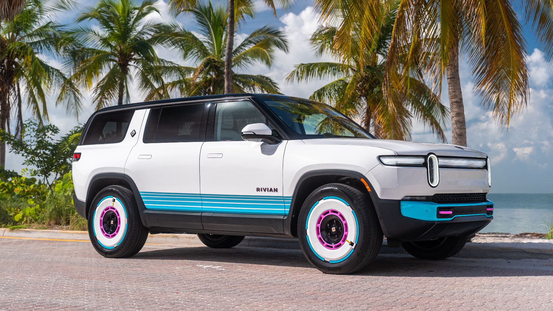 2026 Rivian R1S Miami static
