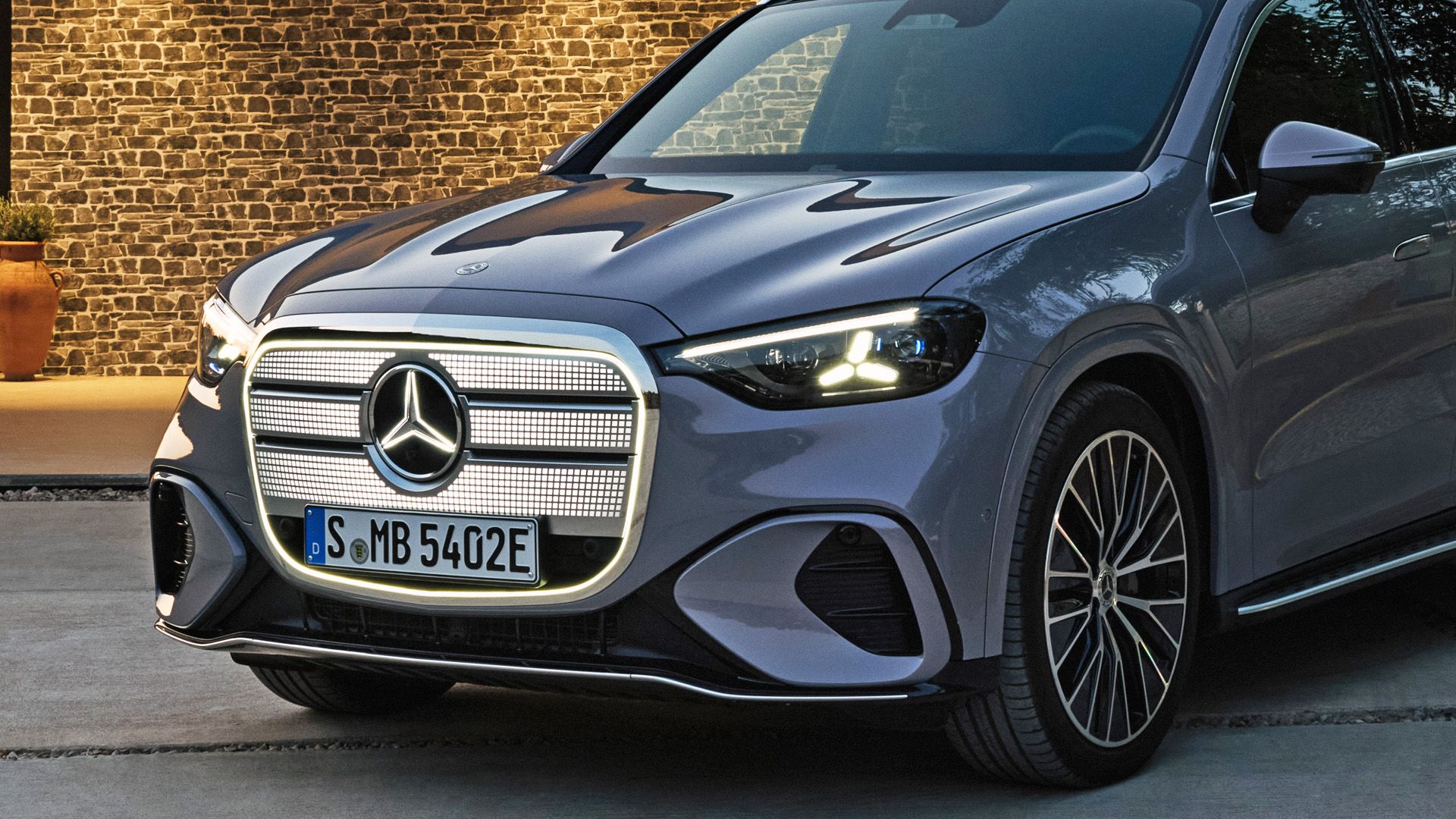 2027 Mercedes-Benz GLC Close View