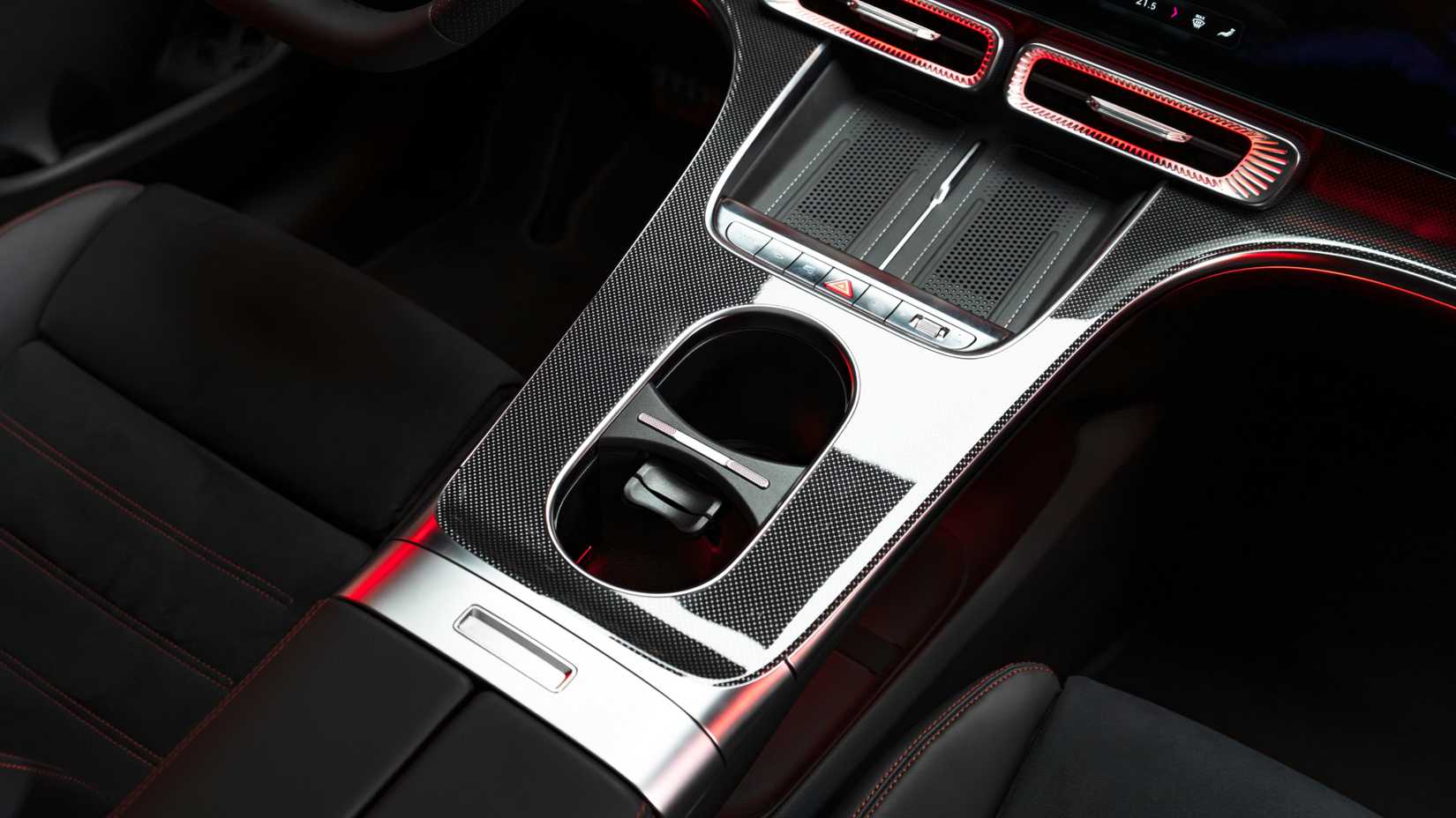 2027 Mercedes-Benz GLC console