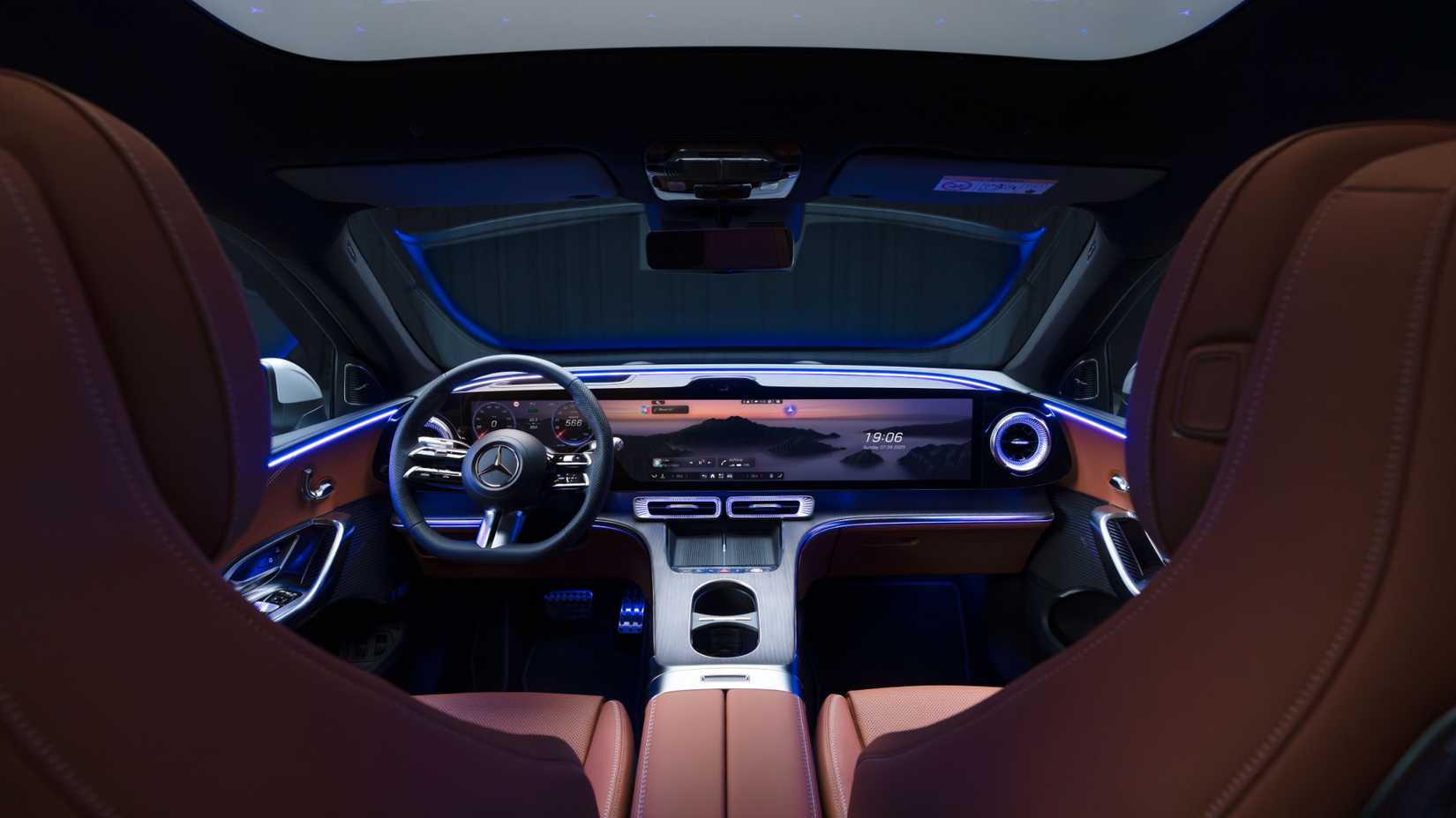 2027 Mercedes-Benz GLC dash