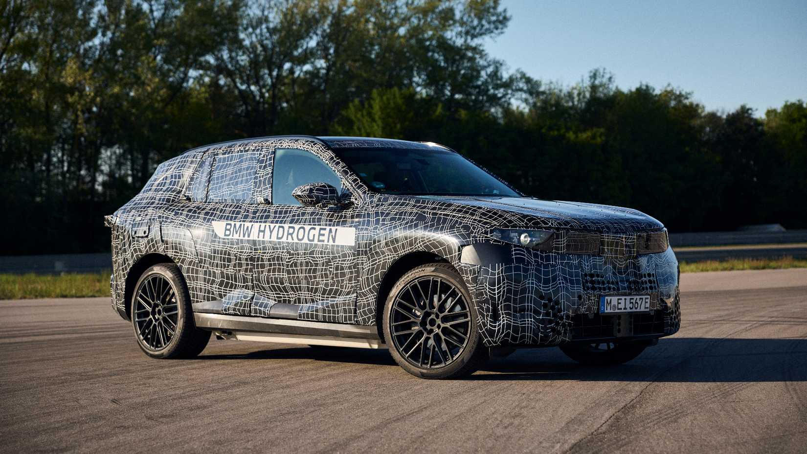 2028 BMW iX5 Hydrogen hero teaser