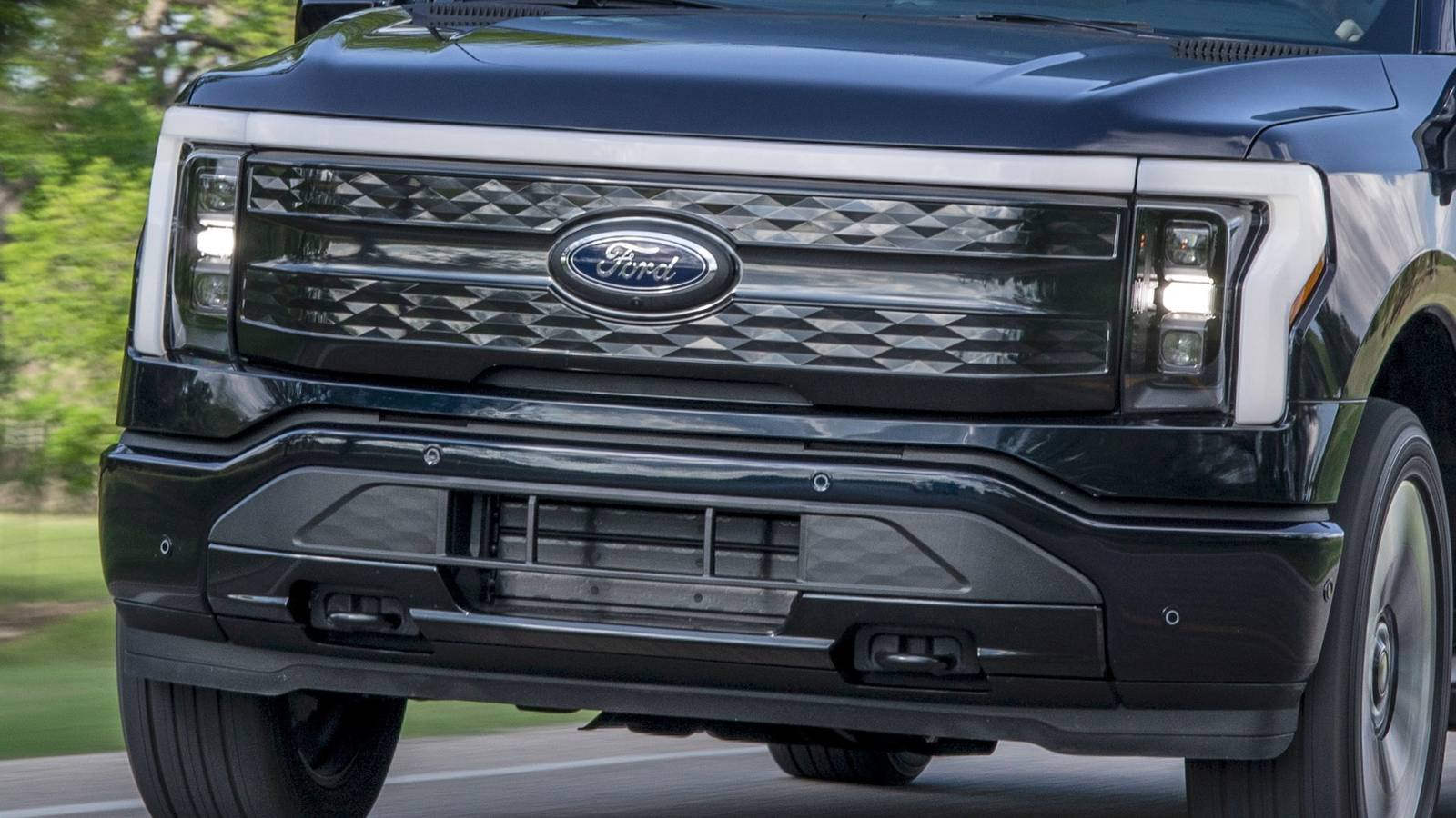 2024 Ford F-150 Lightning front