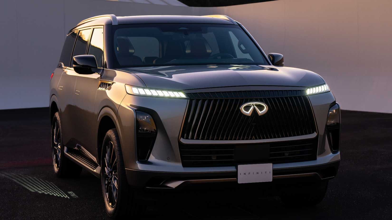 cropped-Infiniti QX80 Exterior (4)