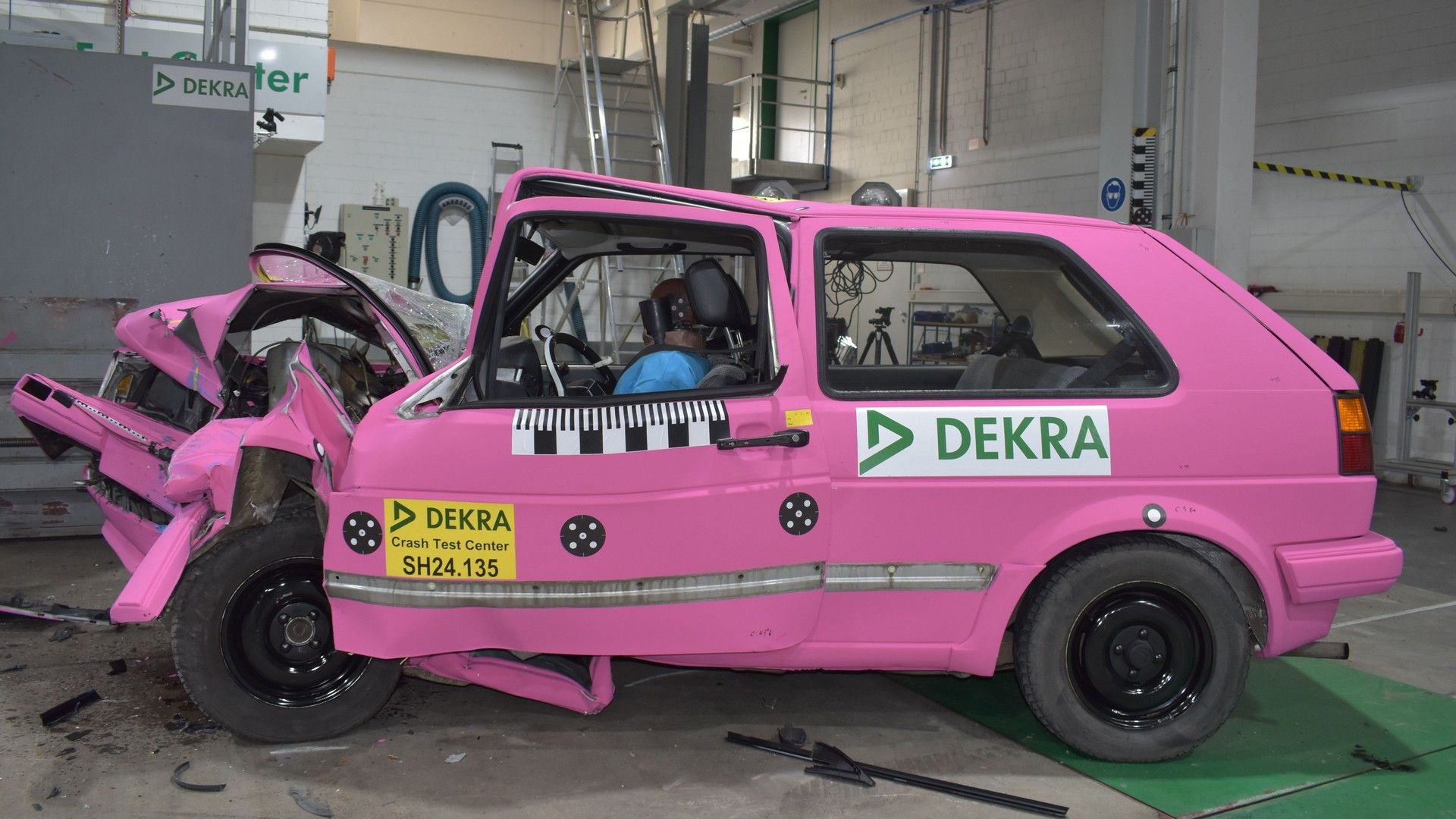 Dekra Volkswagen Golf MKII Crash Test (1)
