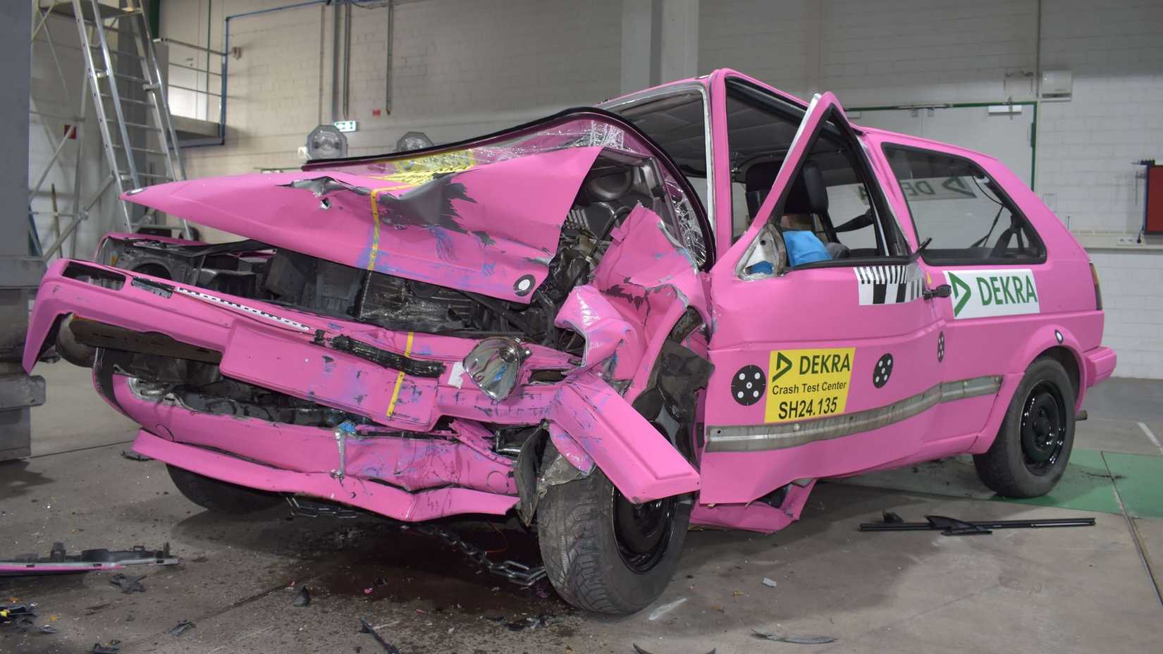 Dekra Volkswagen Golf MKII Crash Test (3)