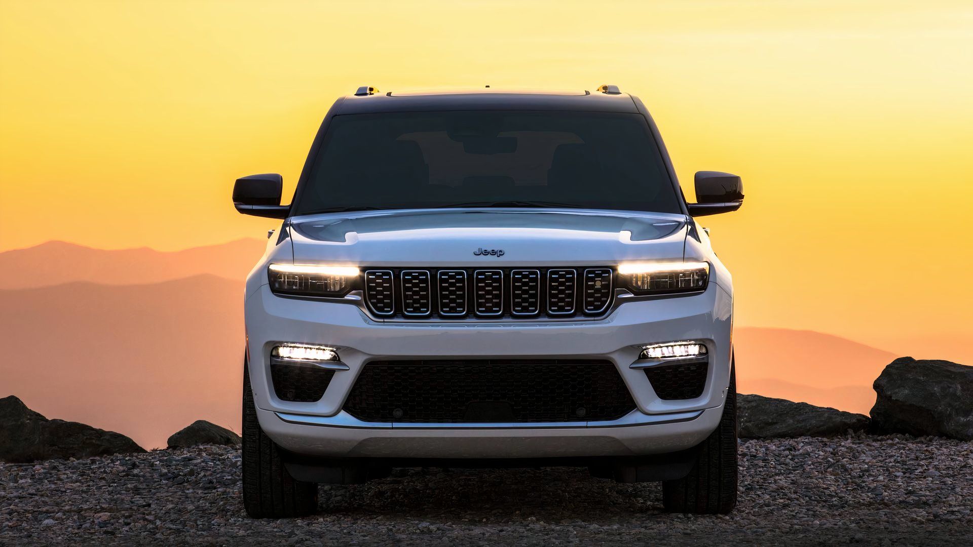 2025 Jeep Grand Cherokee 4xe Front View