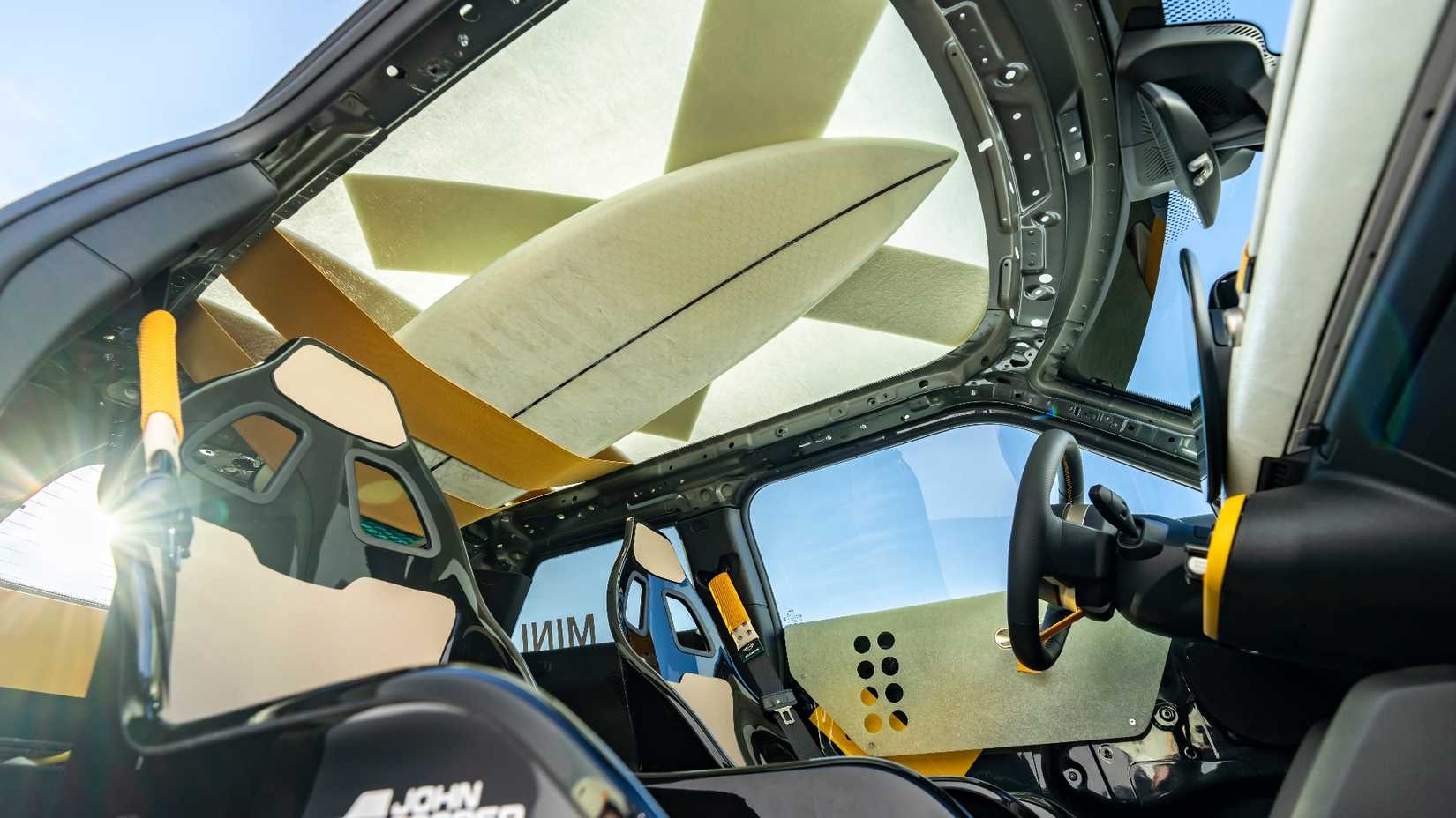 Mini Cooper JCW Deus X Machina IAA 2025 (7)