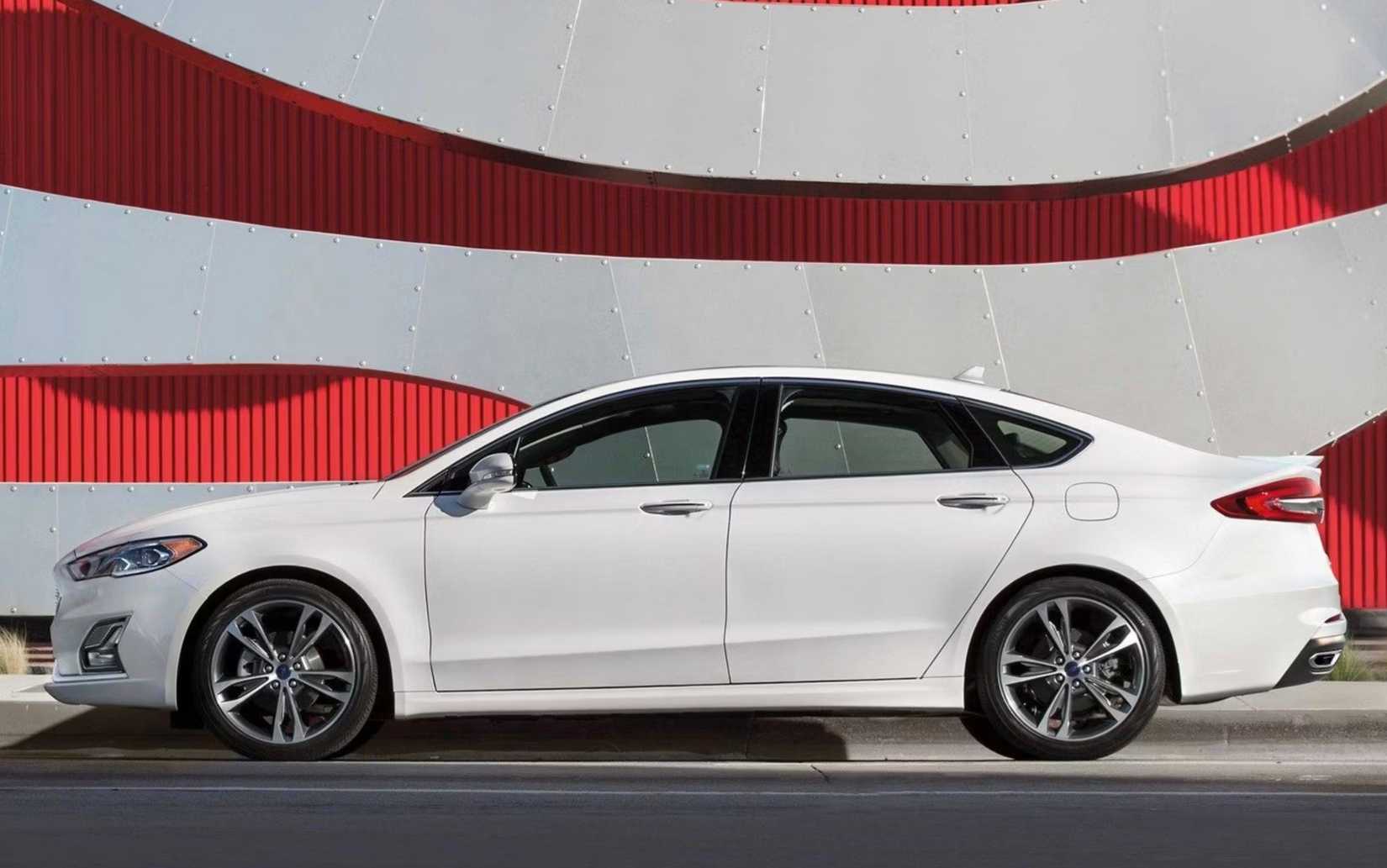 2019 Ford Fusion side