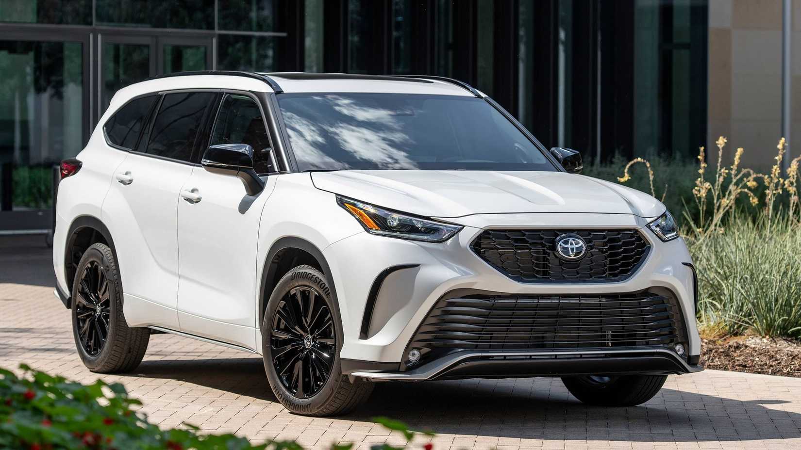 2025 Toyota Highlander exterior