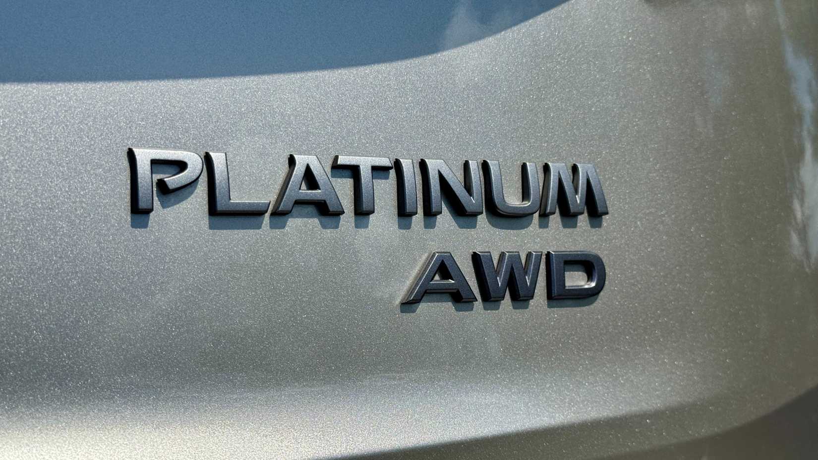 2025-nissan-rogue6 2025 Nissan Rogue trim badge