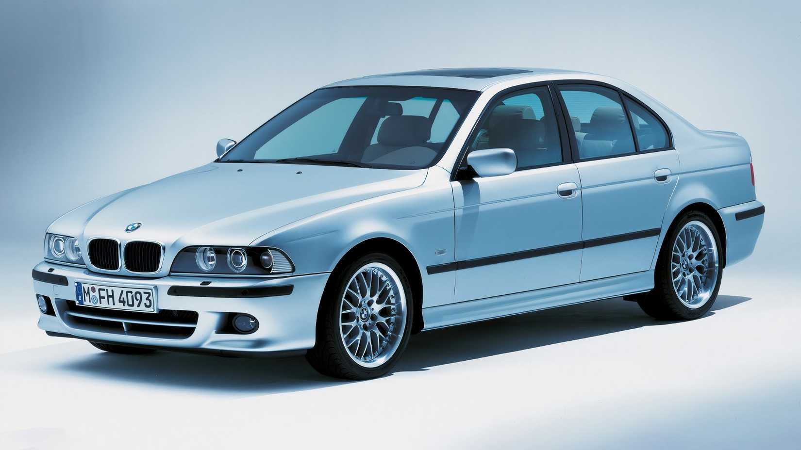 2001-bmw-530i-sport 2001 BMW 530i Sport front quarter in a studio