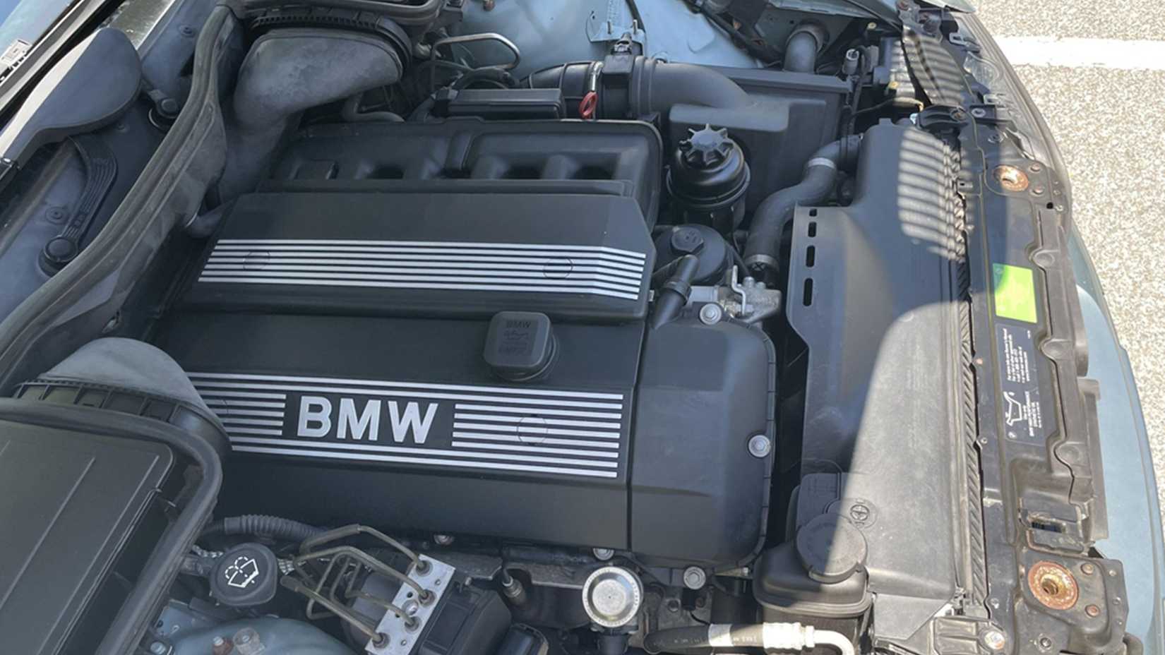 2002-bmw-530i-engine 2002 BMW 530i engine top