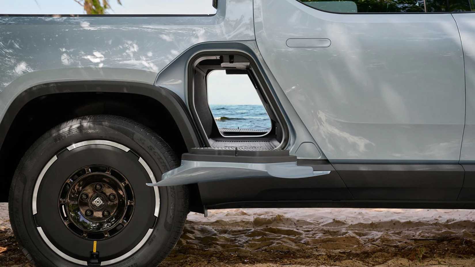 2022 - 2026 Rivian R1T Truck