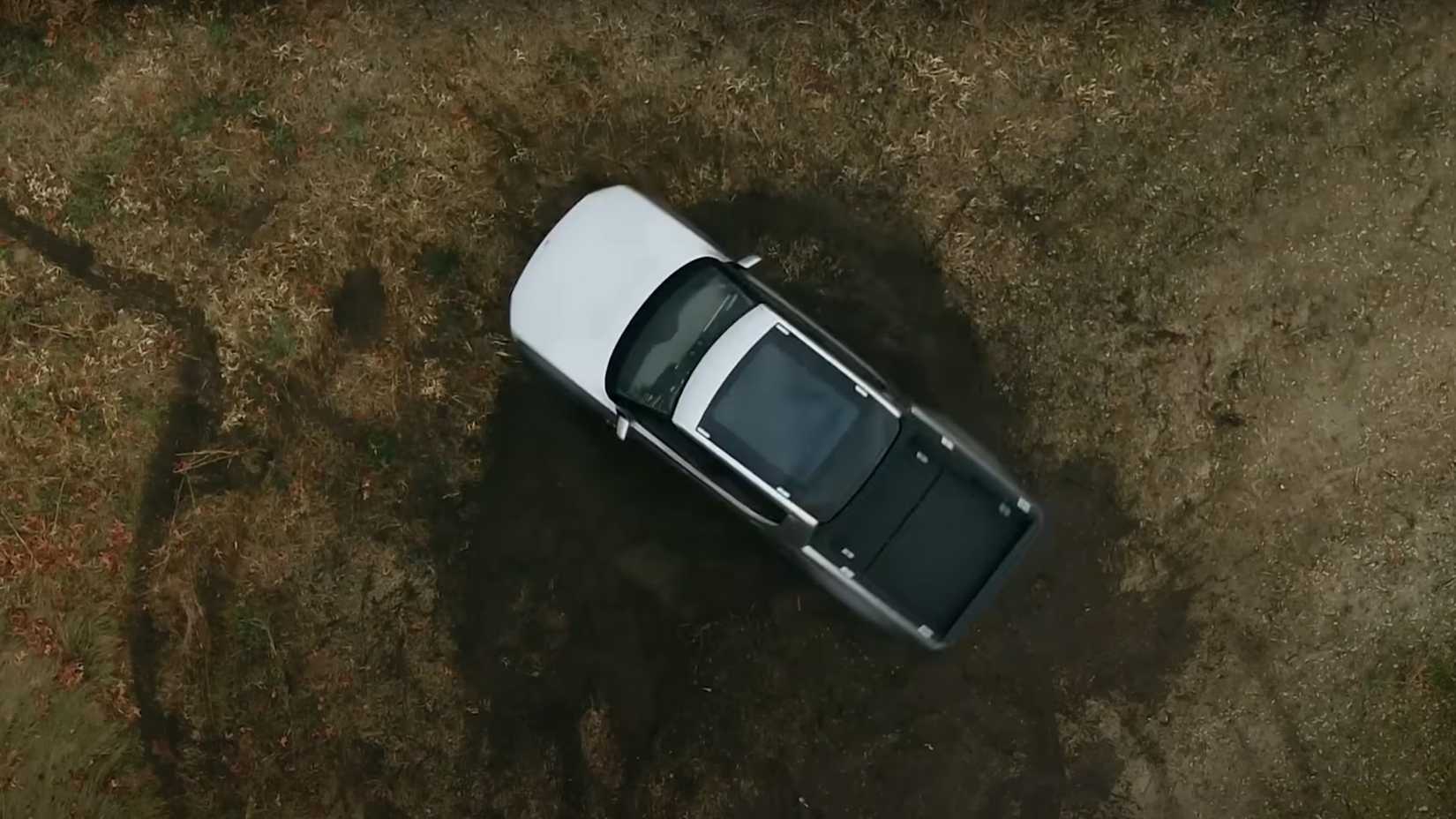 2024 Rivian R1T Silver Plan View Tank Turn